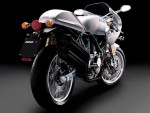 At least Ducati has the huevos to release a vintage looking modern bike here, unlike honda and kawasaki who sell modern versions of the kz900 and cb750 in Japan and won't bring them here.